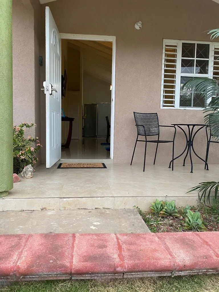 2 Bedroom House With Pool And Parking Saint Ann's Bay