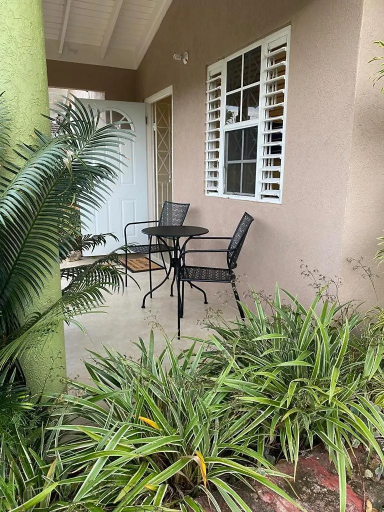 2 Bedroom House With Pool And Parking Saint Ann's Bay 0*,