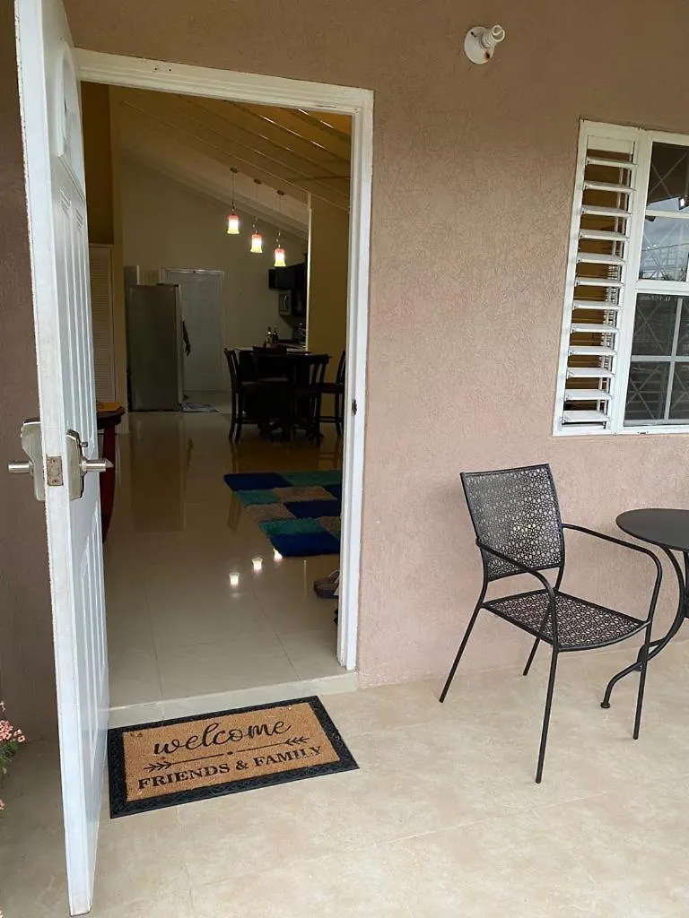 2 Bedroom House With Pool And Parking Saint Ann's Bay